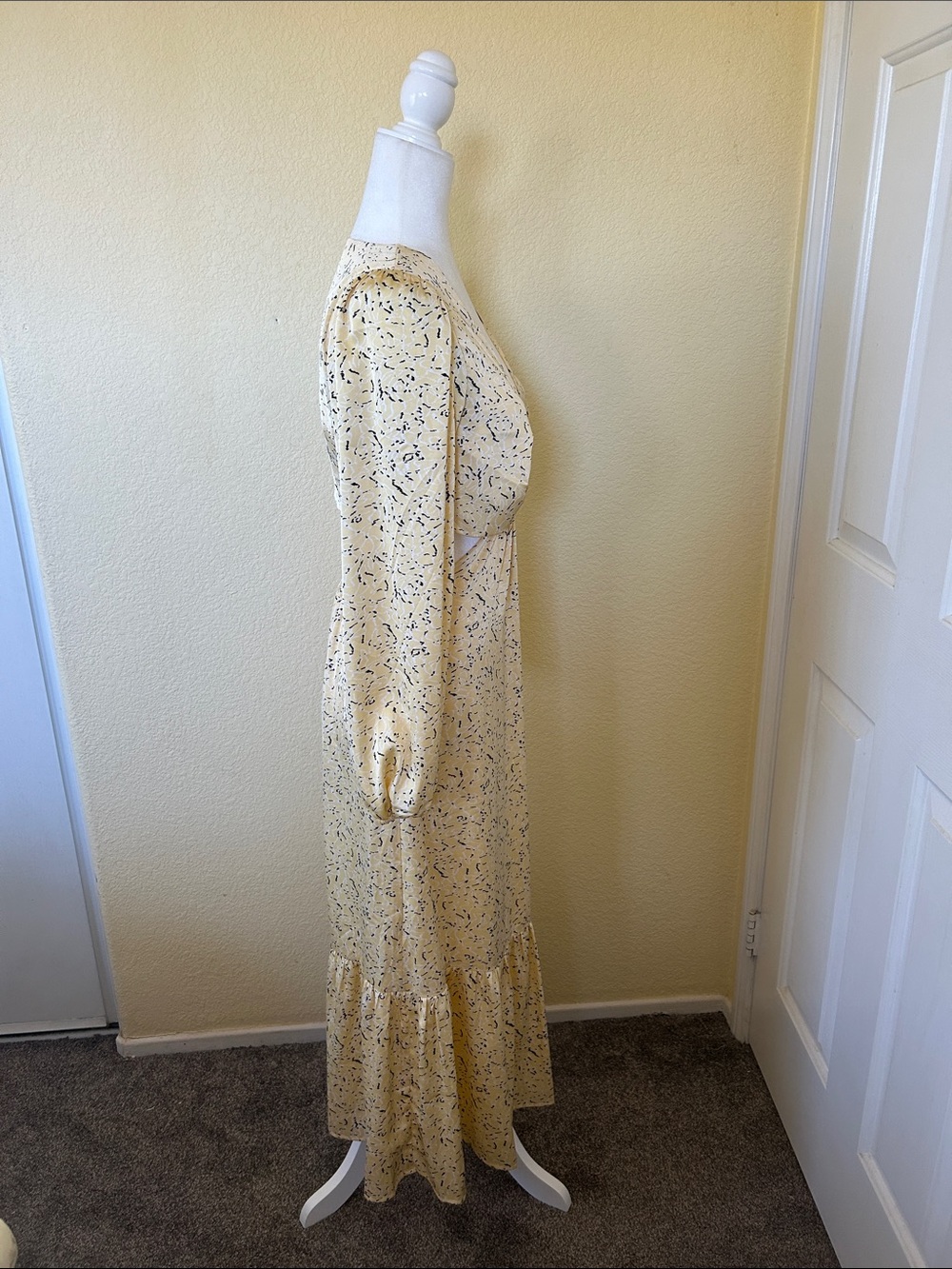 Lush Yellow Floral Cutout Maxi Dress with Ring Detail - Picture 4 of 4